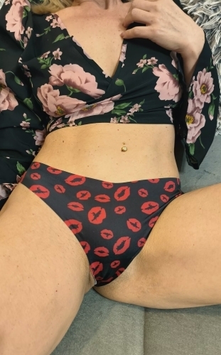 Fekete csókos tangám